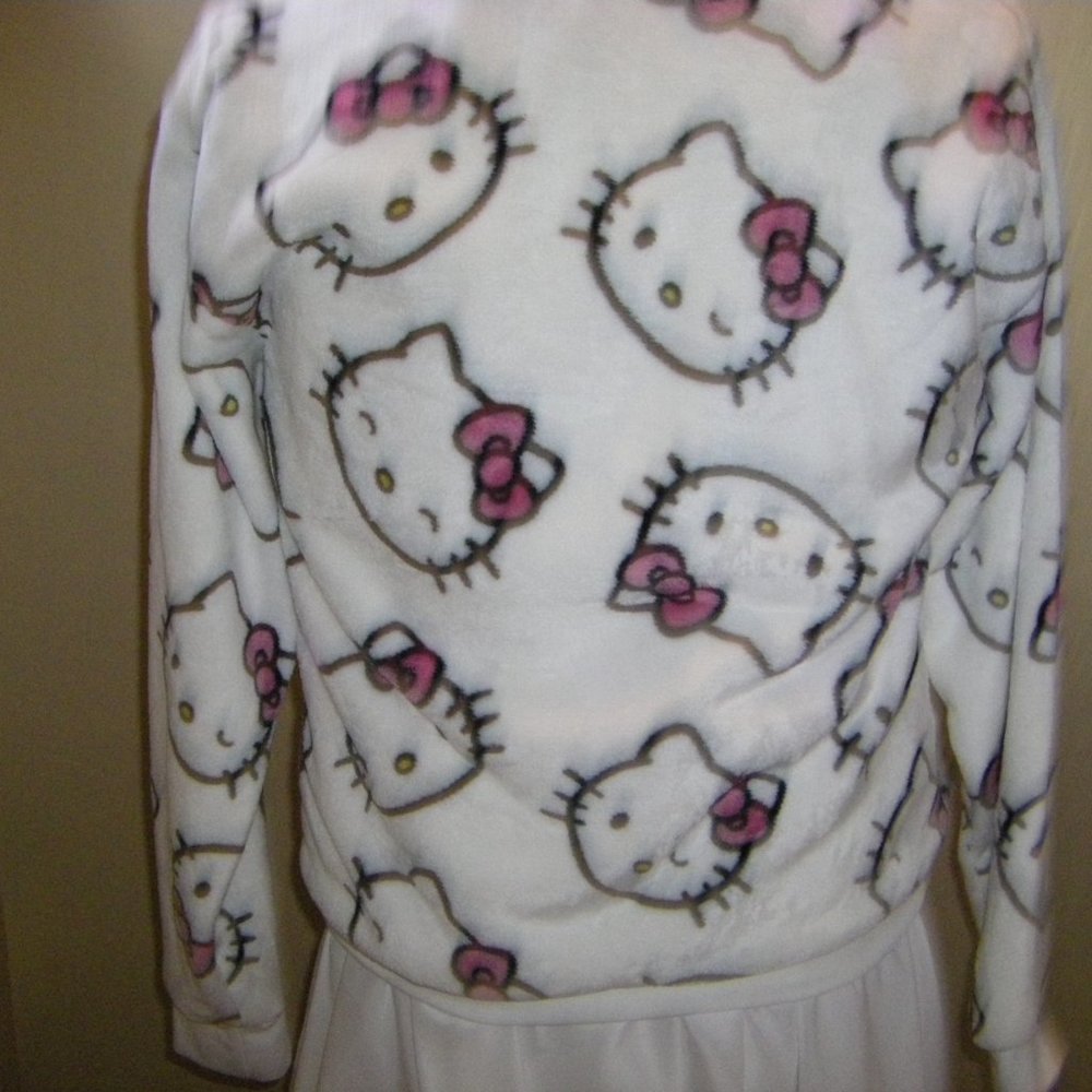 Hello Kitty White Plush Fleece Sweatshirt by Sanrio JR. Women's Sizes New Sealed - Picture 6 of 12